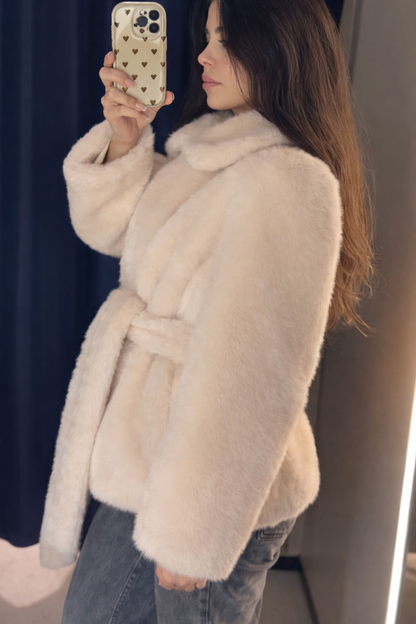 Manteau Mi-Long Élégant à Col Polo — Boutonnage Simple